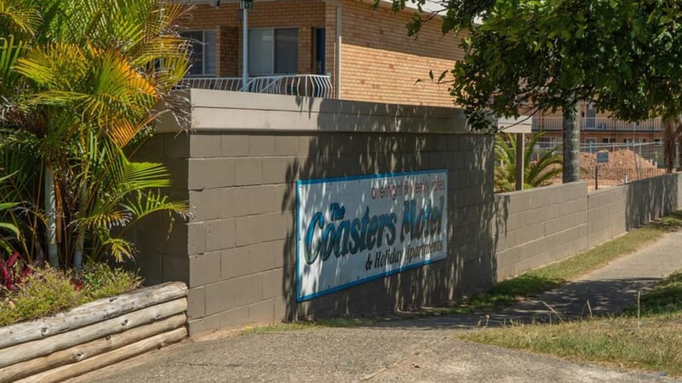 Coasters 18 - steps from downtown Sawtell Motel in Middle Arm