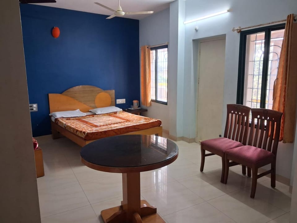 Bed, Living room