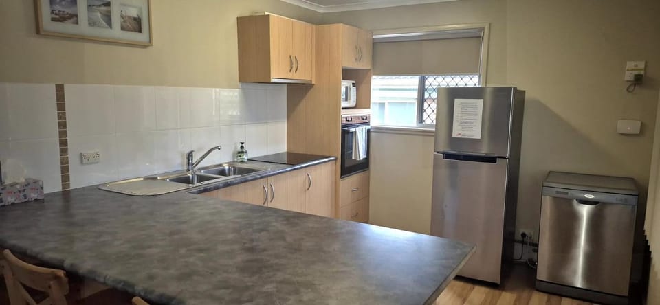 Little Sanctuary by Book Jervis Bay - Your Perfect Getaway, A Short Stroll to Palm Beach House in Saint Georges Basin