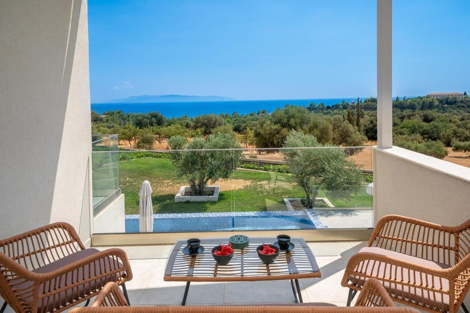 View (from property/room), Balcony/Terrace, Garden view, Landmark view, Sea view
