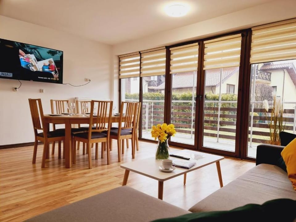 TV and multimedia, Living room, Dining area