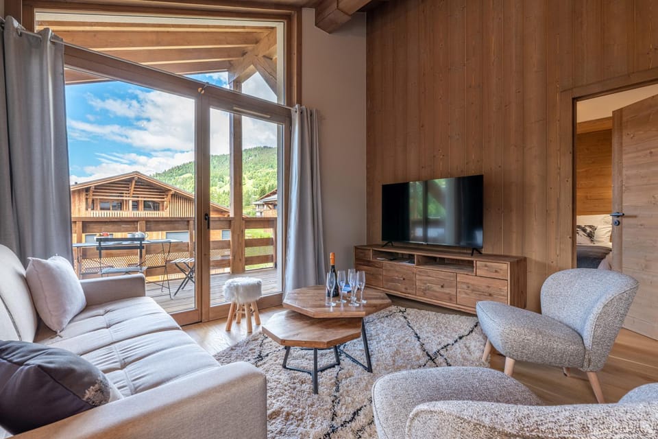 TV and multimedia, Balcony/Terrace, Living room, Mountain view