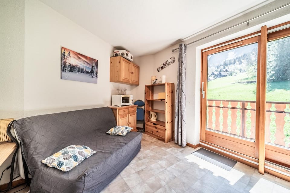 Property building, Living room, Bedroom
