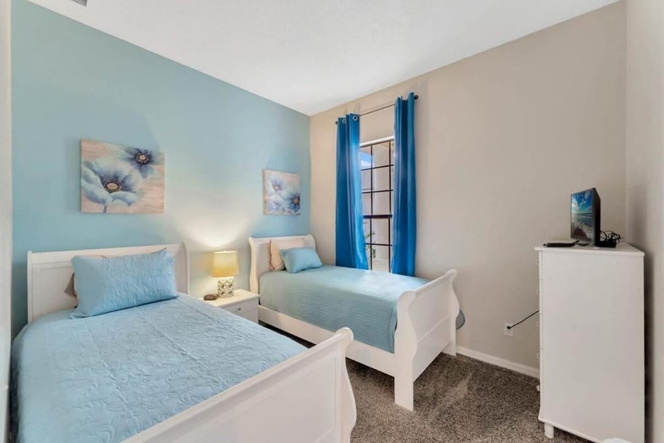 Hampton Estates with Private Pool Retreat Close to Disney Villa in Four Corners