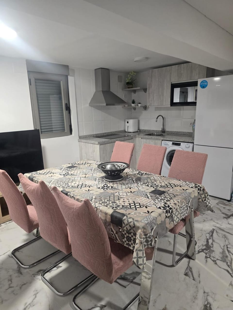 Dining area, minibar
