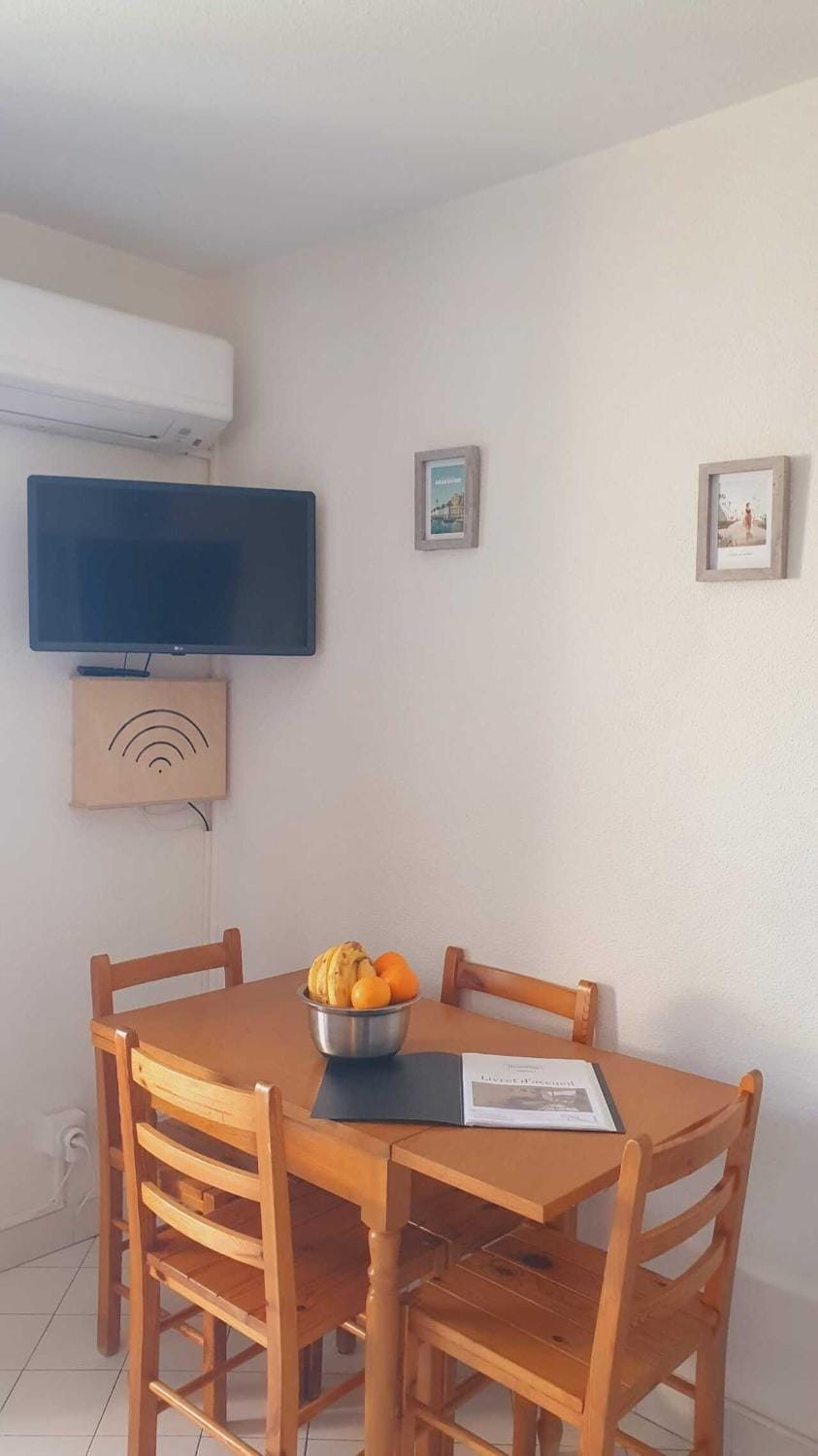 Dining area, Meals