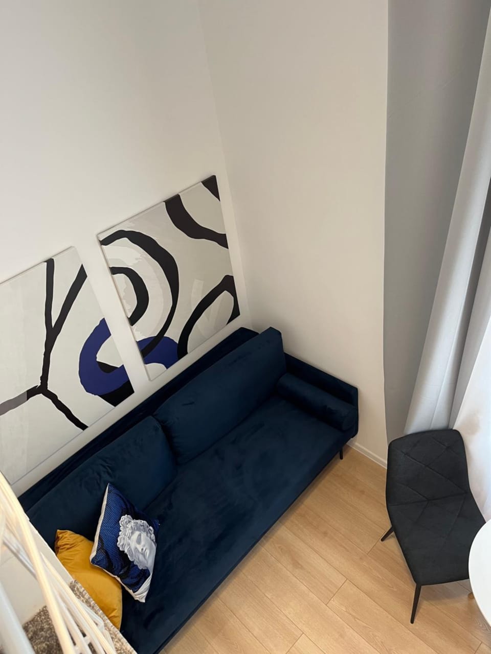 Living room, Photo of the whole room