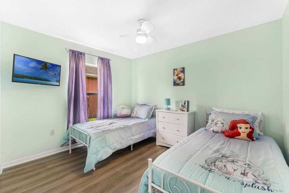 Stunning Newly Renovated Pool Home close to Disney Villa in Loughman