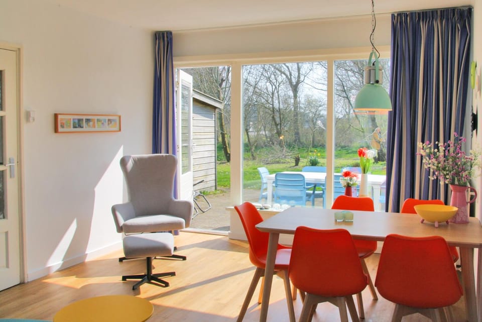 Garden, Seating area, Dining area, Garden view