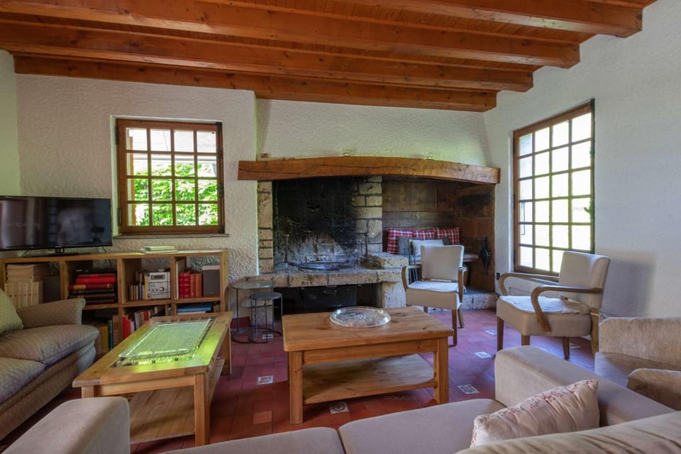 TV and multimedia, Living room, Seating area, Dining area, flat iron
