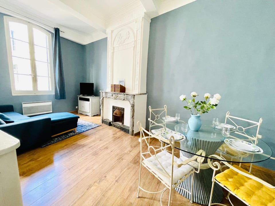 Living room, Meals
