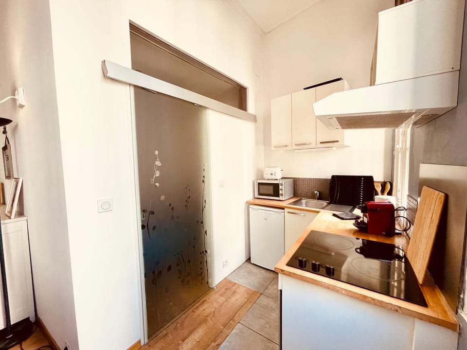 Kitchen or kitchenette, stove, stove, kitchen, kitchen