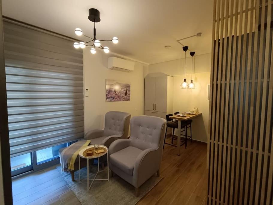 Living room, Seating area, air conditioner