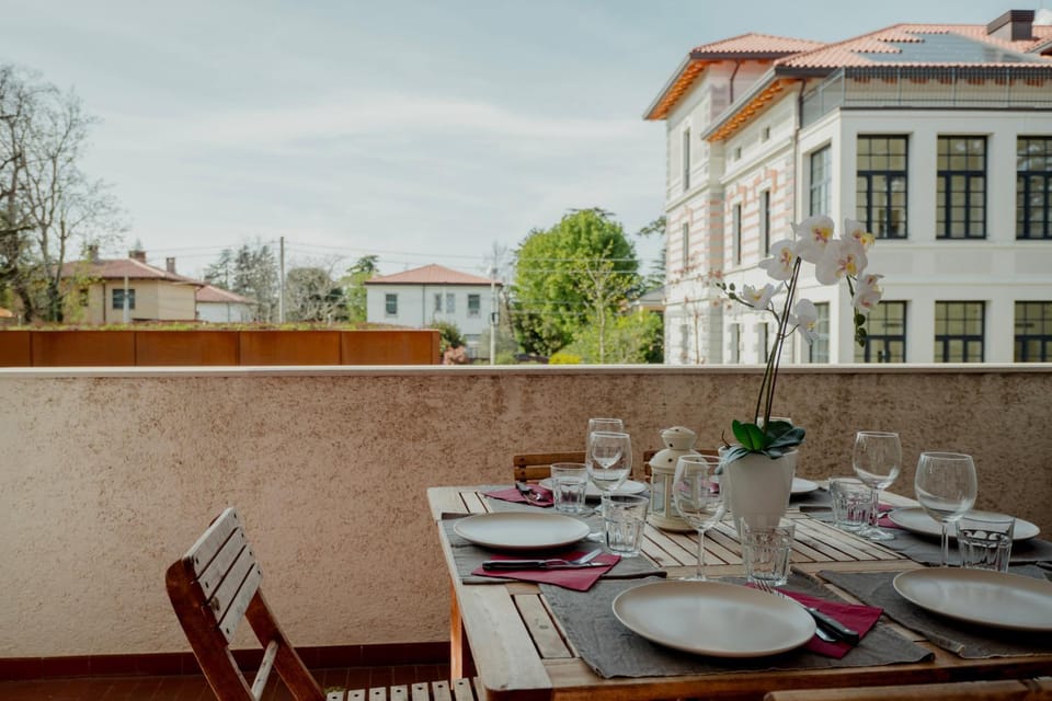 View (from property/room), Balcony/Terrace, Balcony/Terrace, Dining area