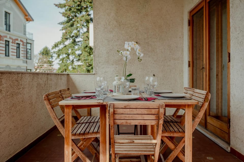View (from property/room), Balcony/Terrace, Balcony/Terrace, Dining area