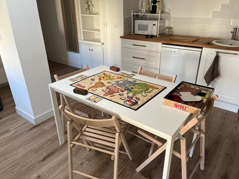 Game Room, Kitchen or kitchenette, Dining area