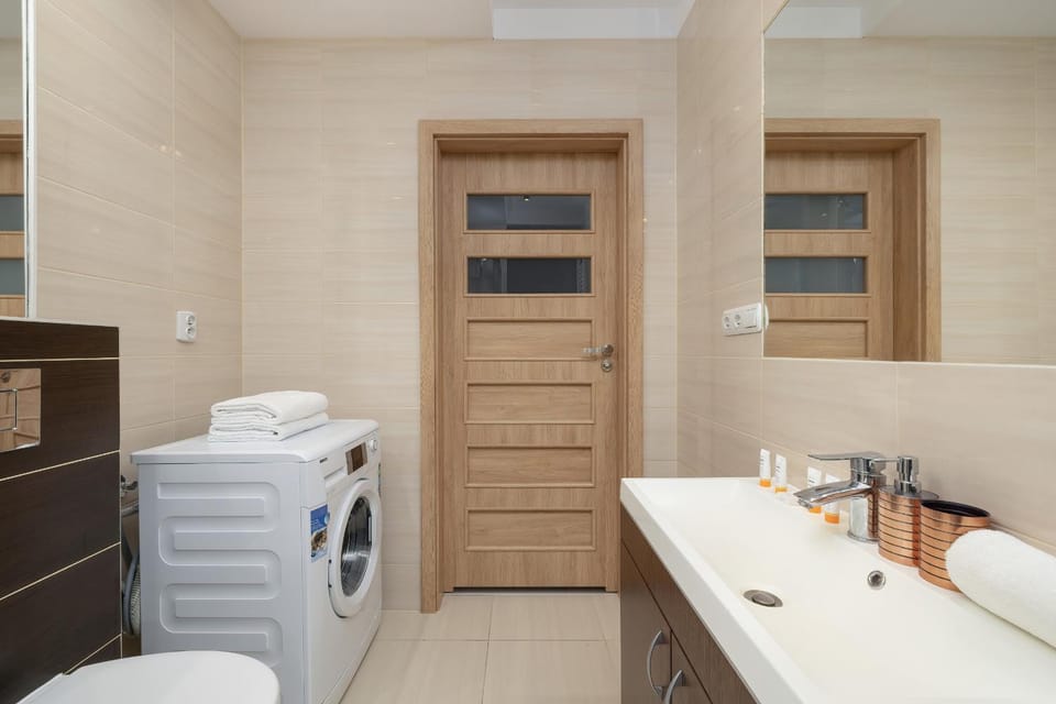 Bathroom, towels, washing machine