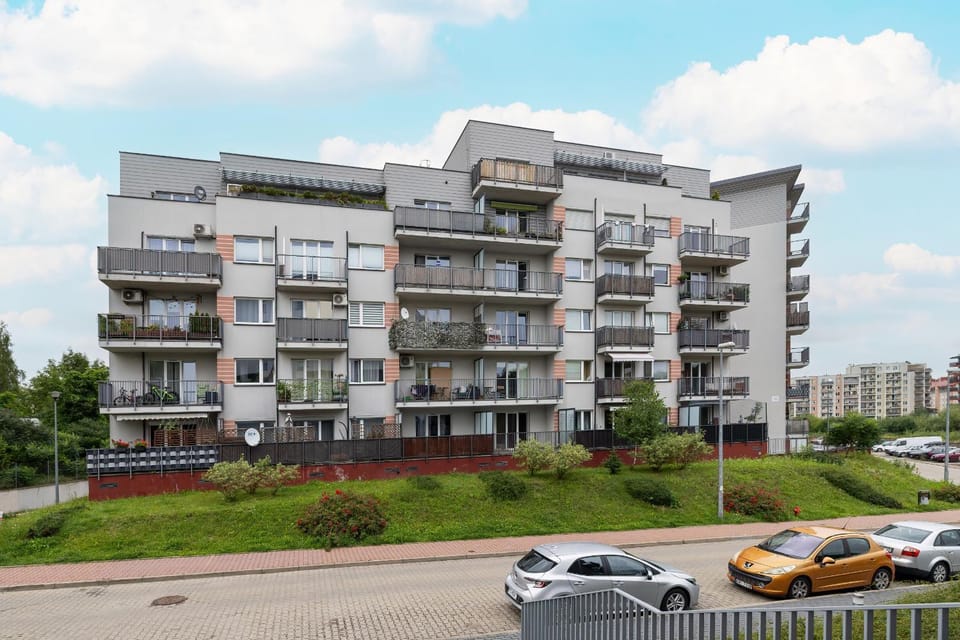Property building, Day, Neighbourhood, Location