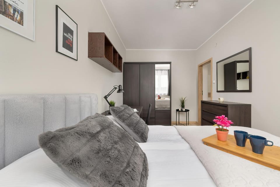 Bed, Photo of the whole room, Seating area, Bedroom