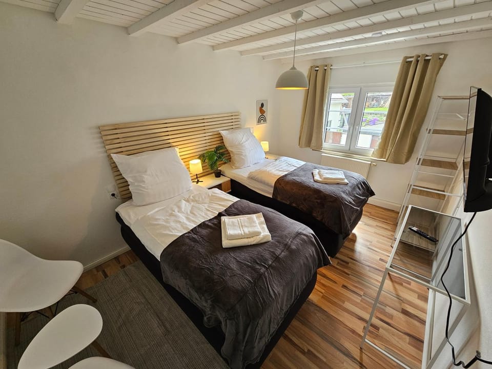 Satzveyhouse für Gruppen Monteure bis 11 Pers inkl WLAN TV Vollausstattung 7 Zimmer House in Rhineland-Palatinate