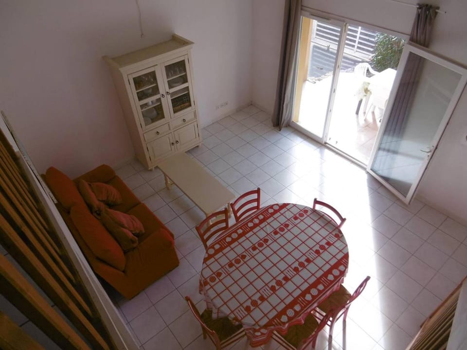 Patio, Living room, Seating area, Dining area