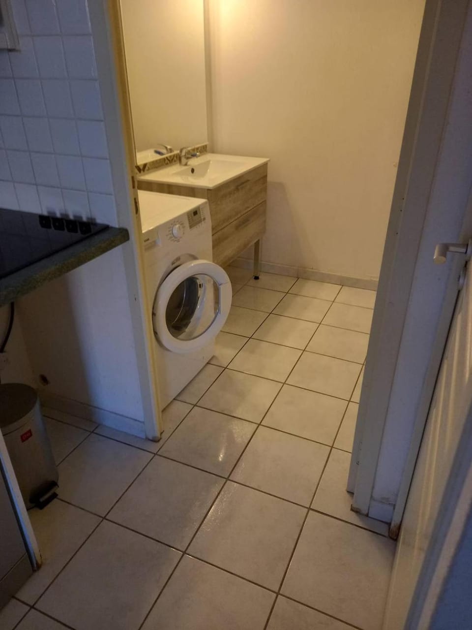 Bathroom, washing machine