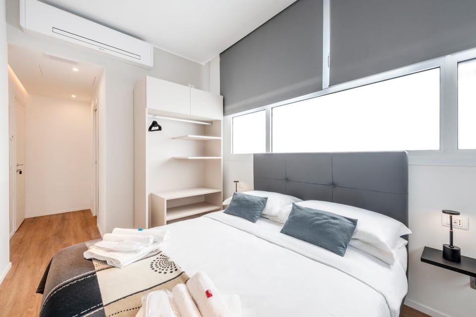 Bed, Photo of the whole room, Bedroom, air conditioner