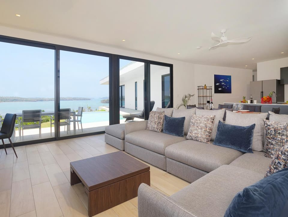 TV and multimedia, Living room, Seating area, Dining area, Sea view, fireplace