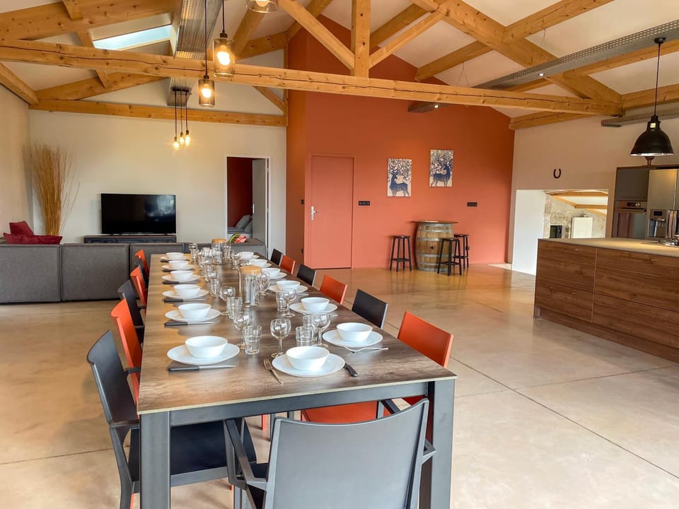 Communal lounge/ TV room, Kitchen or kitchenette, Living room, Dining area