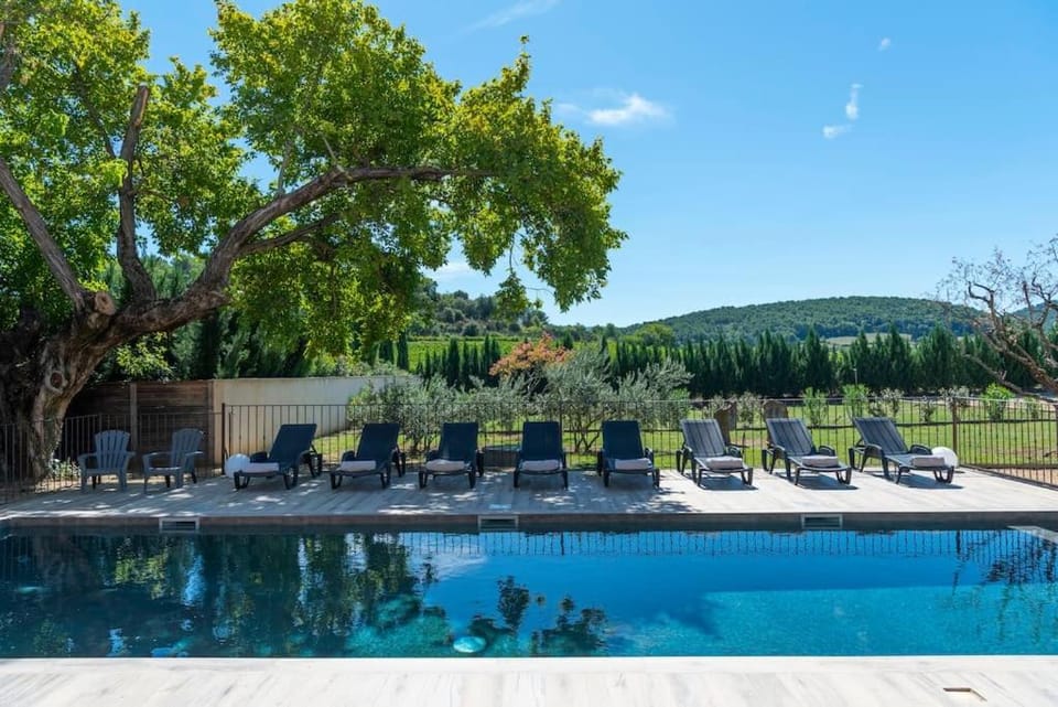 Swimming pool, sunbed