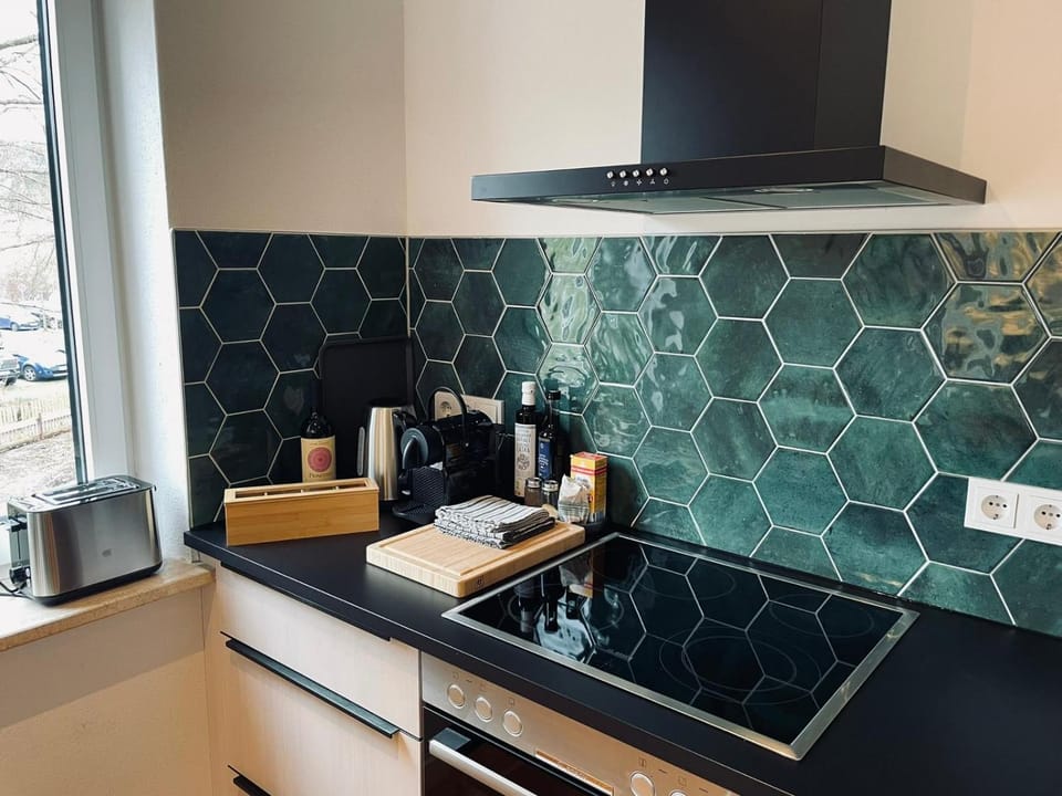 Coffee/tea facilities, Kitchen or kitchenette, stove, toaster