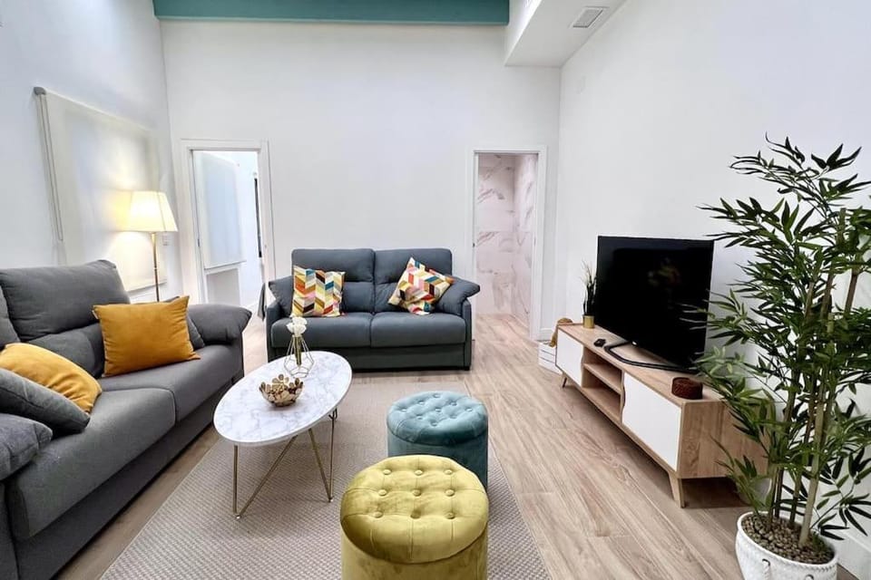 Communal lounge/ TV room, TV and multimedia, Living room, Seating area, Evening entertainment