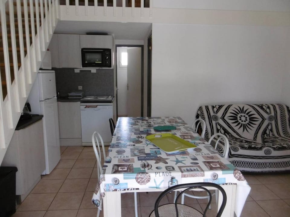 Coffee/tea facilities, Kitchen or kitchenette, Living room, Seating area, Dining area, dishwasher, minibar, pet friendly, stove