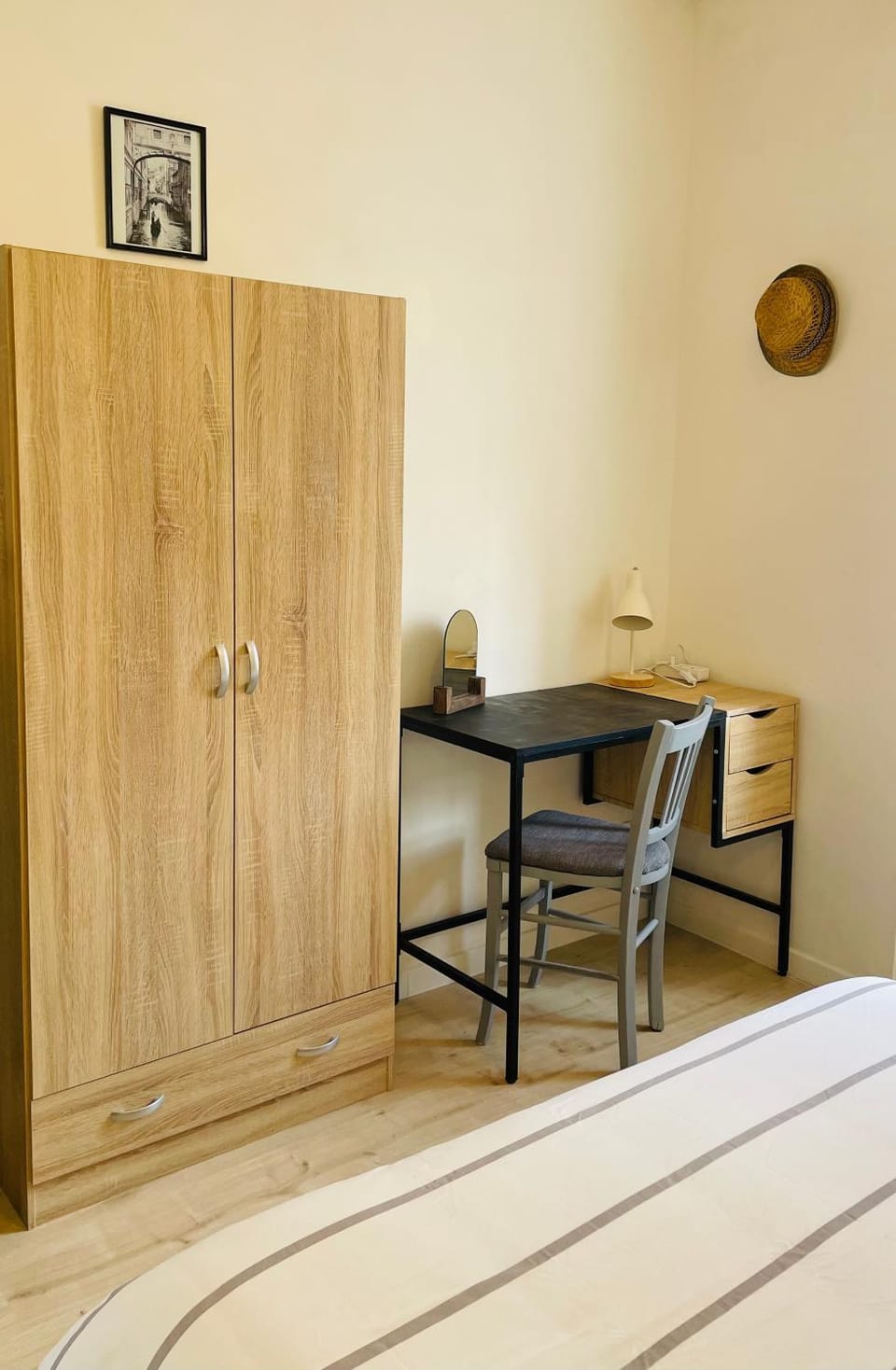 Bed, Photo of the whole room, Seating area, Bedroom, wardrobe