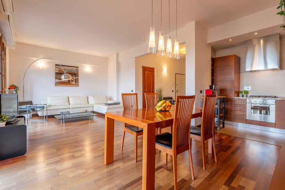 Kitchen or kitchenette, Living room, Seating area, Dining area, stove