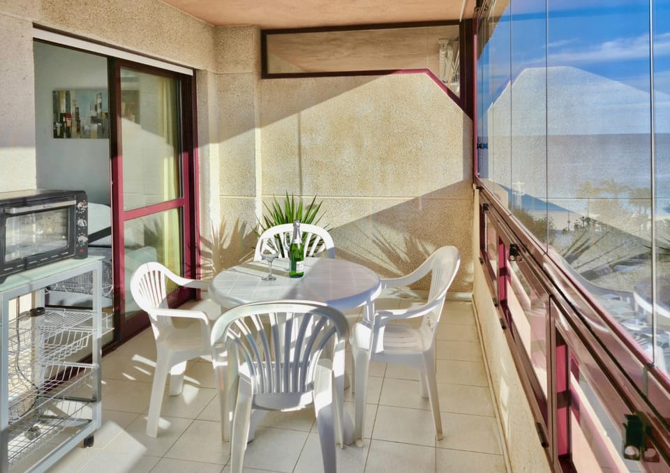 View (from property/room), Balcony/Terrace, Dining area