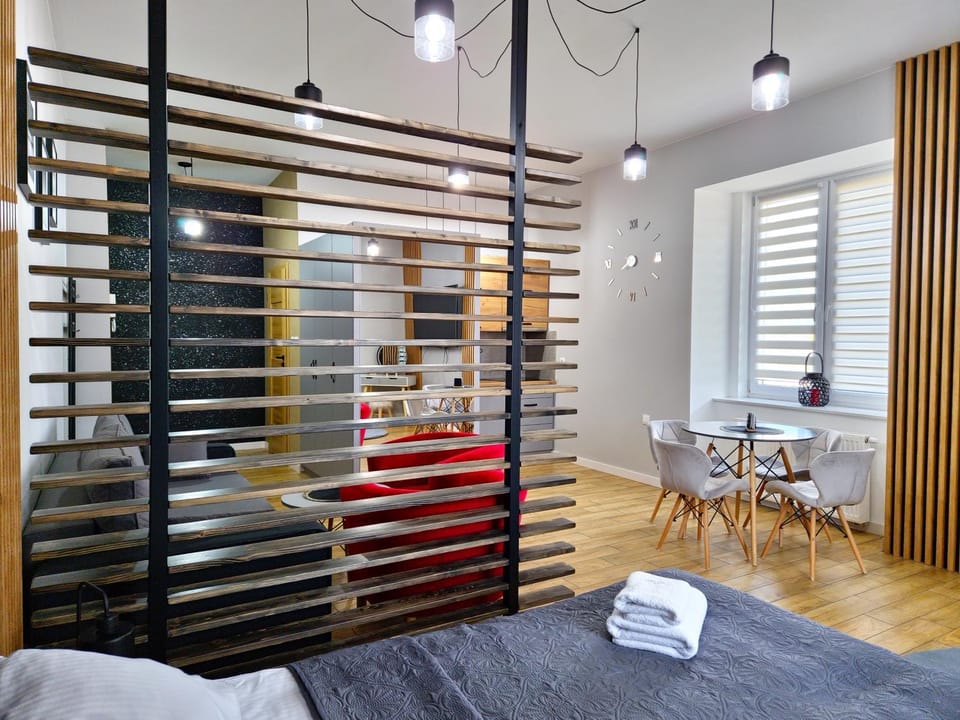 Bed, Living room, Photo of the whole room, Seating area