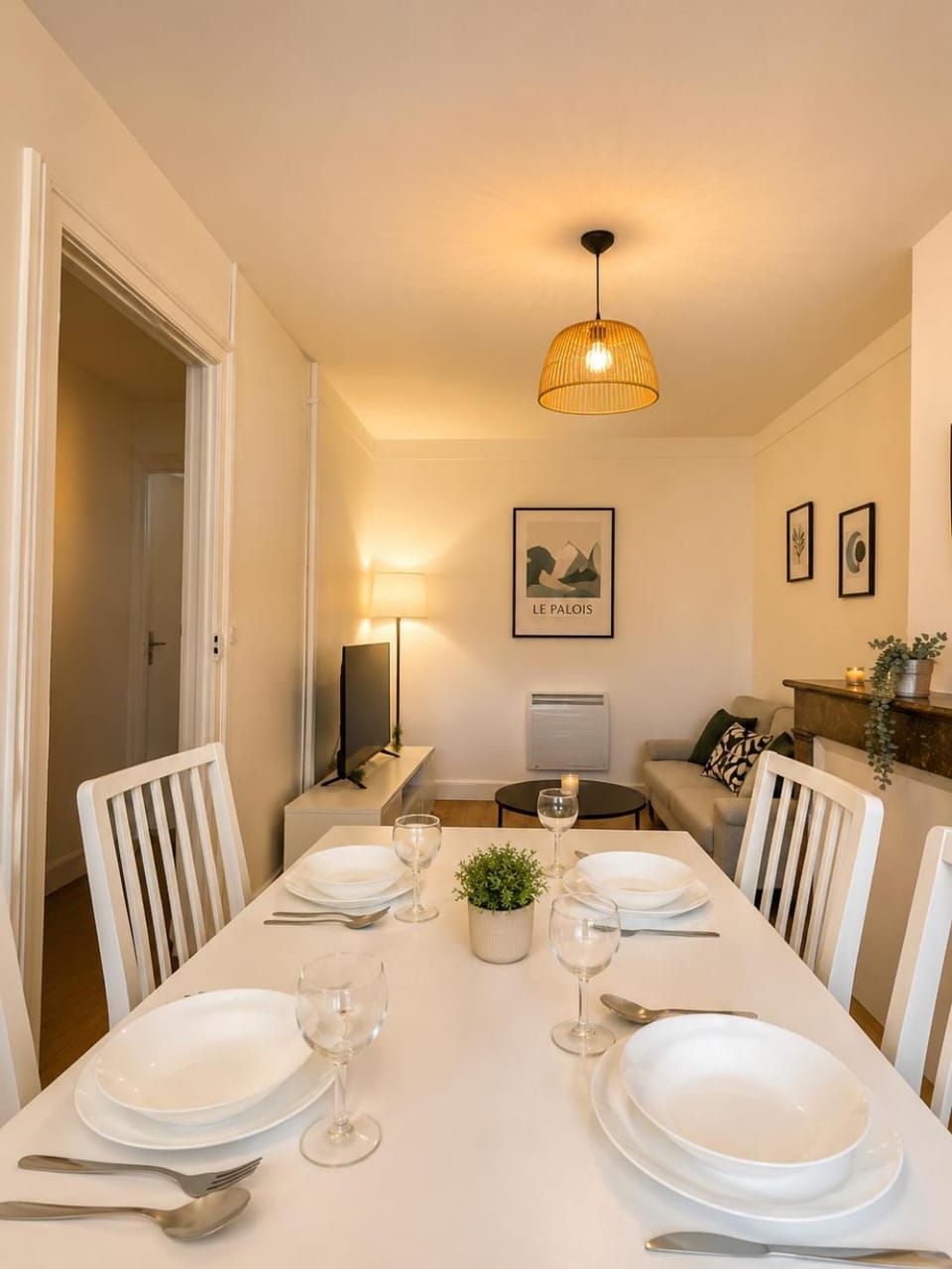 Living room, Seating area, Dining area