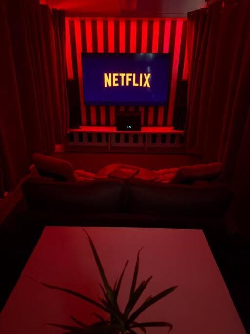 Communal lounge/ TV room, TV and multimedia