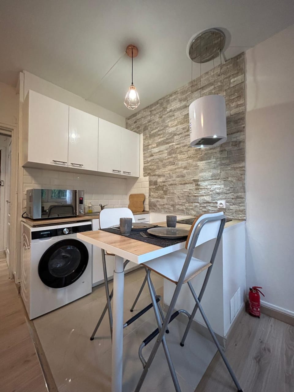 Dining area, kitchen
