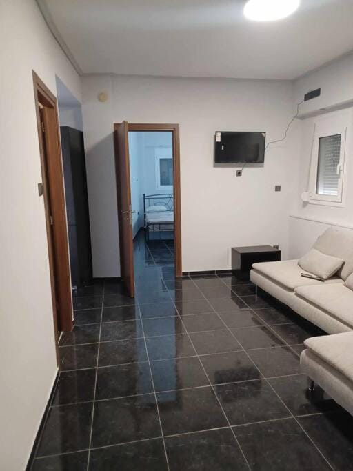 TV and multimedia, Living room, Seating area, air conditioner