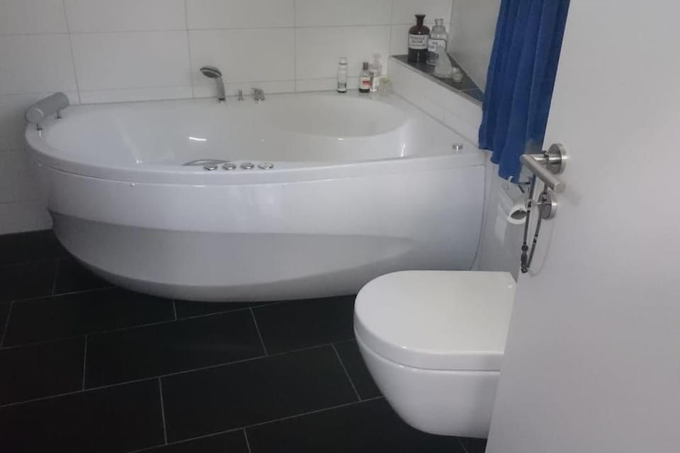 Bathroom, Bath