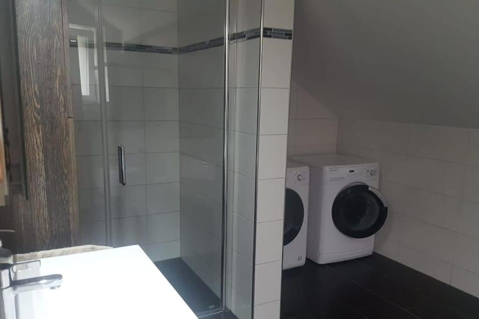 Shower, Bathroom, washing machine, dryer
