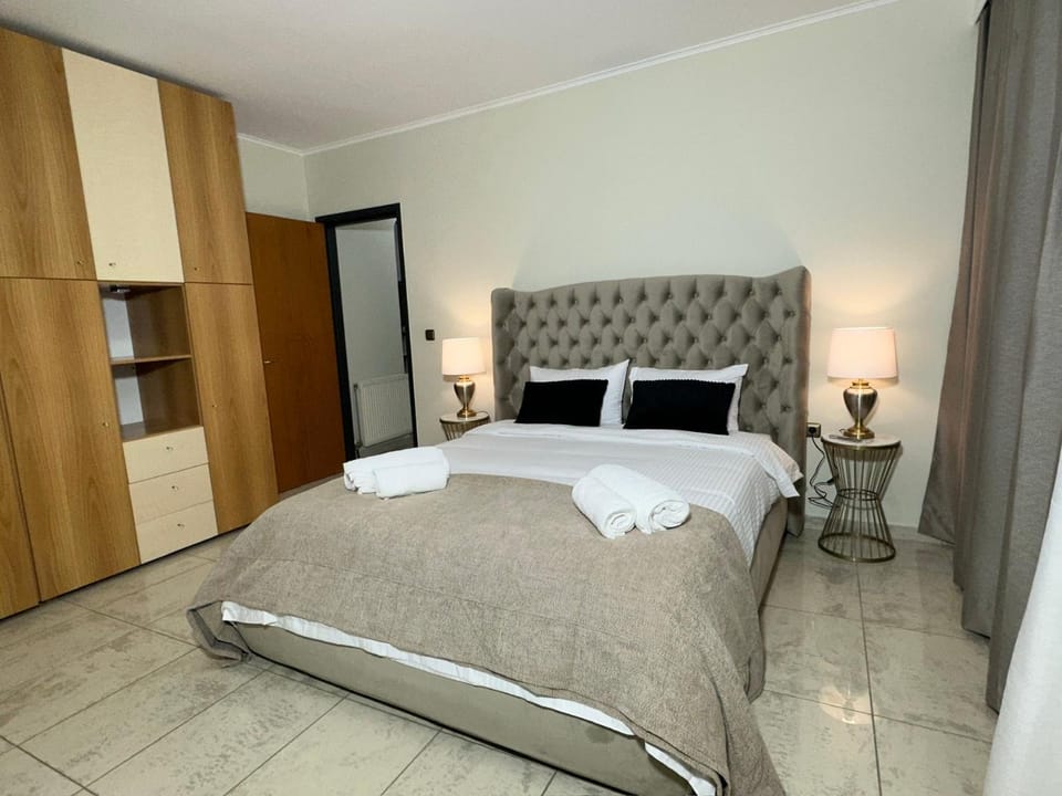 Bed, Photo of the whole room, Bedroom, towels, wardrobe, air conditioner