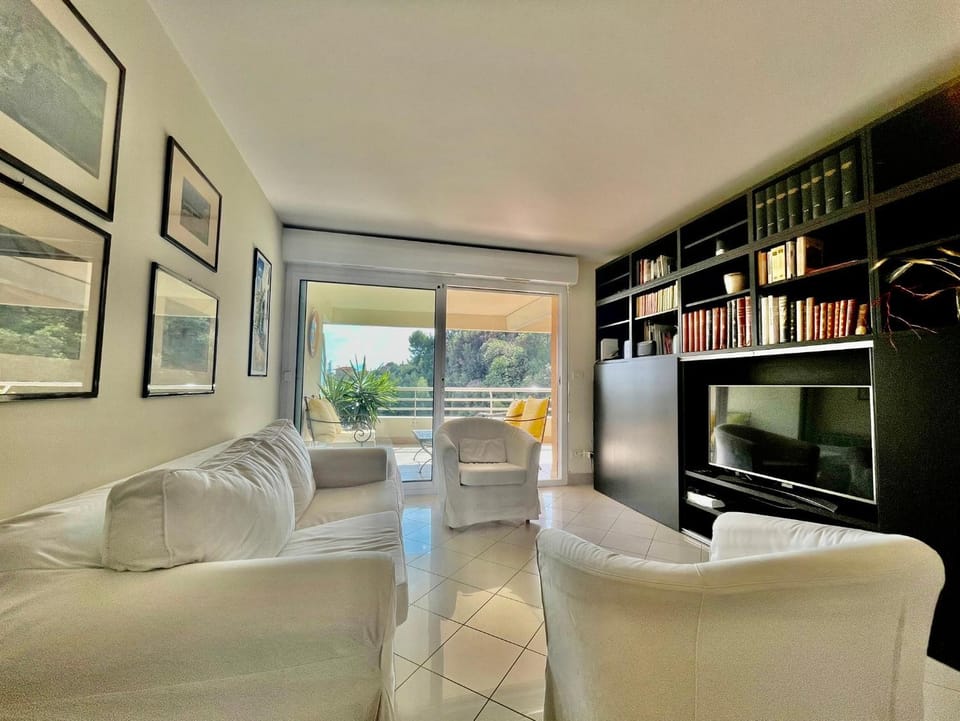 2 rooms in luxury residence bordering Monaco House in Monaco