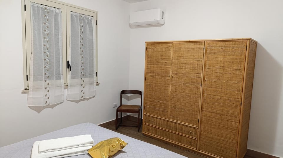 Bed, Photo of the whole room, Bedroom, wardrobe, air conditioner