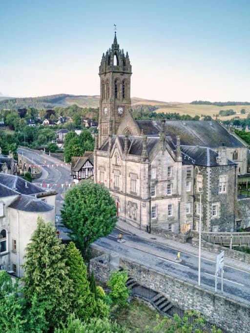 Property building, Nearby landmark, Day, Neighbourhood, Bird's eye view, Landmark view, Street view, Location