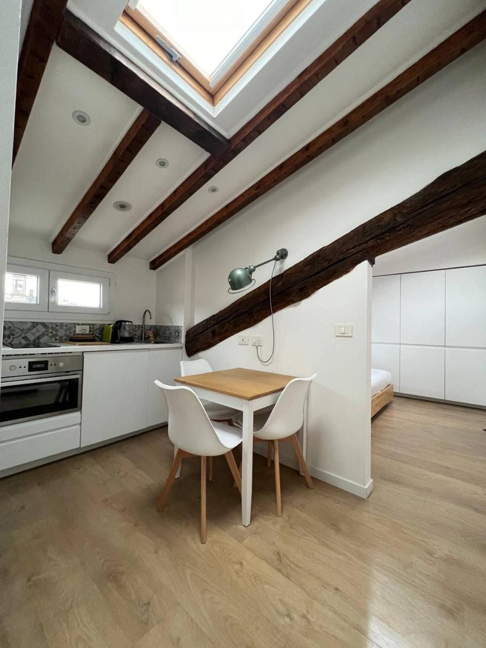Kitchen or kitchenette, Living room, Seating area, Dining area, pet friendly, stove