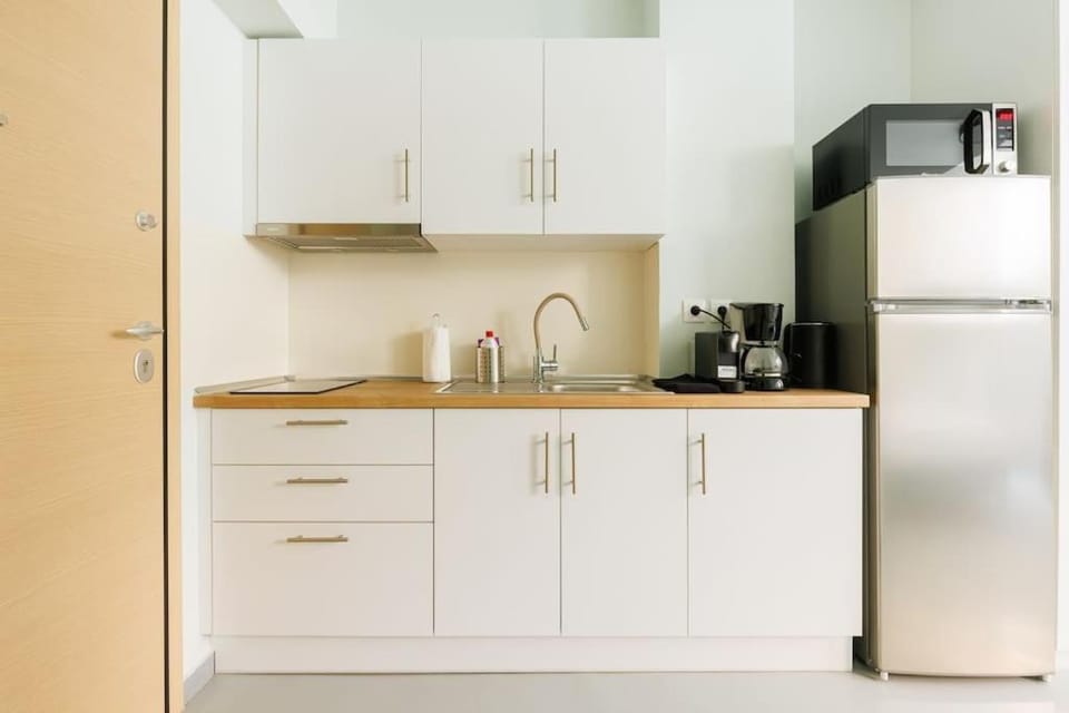 Coffee/tea facilities, Kitchen or kitchenette, minibar, stove