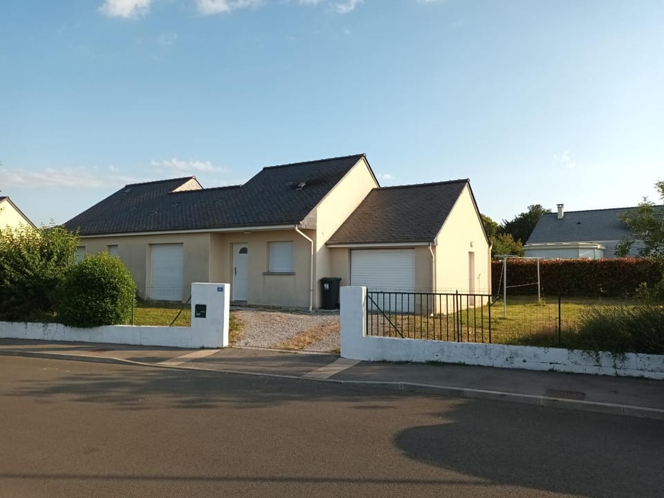 Property building, Facade/entrance, Off site